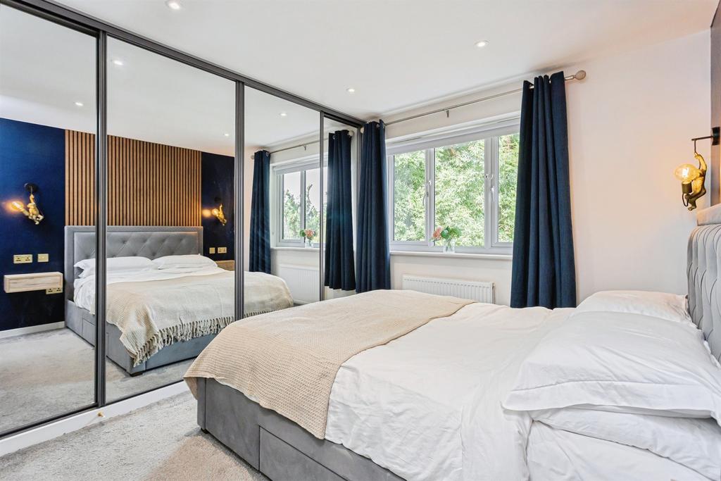 House in Burgess Hill, Abbotsford - More