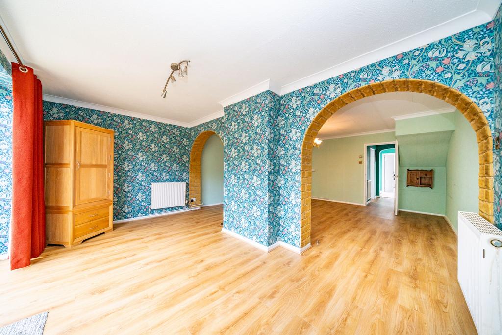 House in Luton - View 2