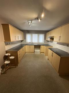 4 bedroom detached house to rent, Wakefield Road, Lepton, Huddersfield