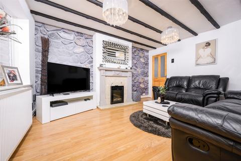 3 bedroom detached house for sale, Court Drive, Kettering