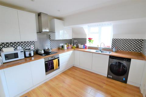 2 bedroom apartment to rent, Grayling Court, De Montfort Road, Reading
