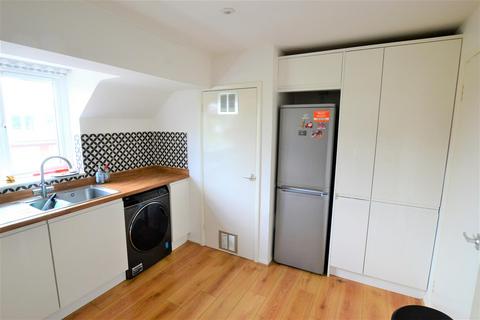 2 bedroom apartment to rent, Grayling Court, De Montfort Road, Reading