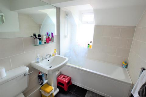 2 bedroom apartment to rent, Grayling Court, De Montfort Road, Reading