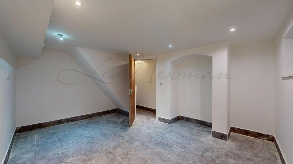 Apartment in Croydon - More
