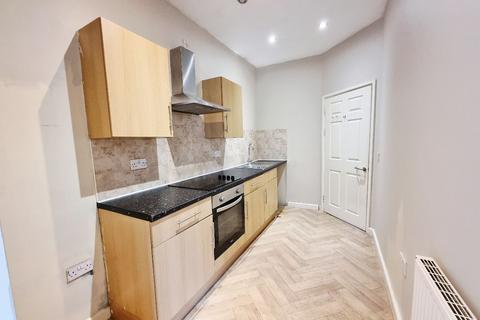 2 bedroom flat to rent, Gladstone Street, Worksop
