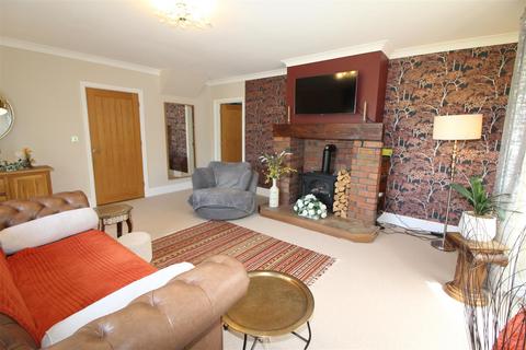 3 bedroom detached bungalow for sale, Glyn Milwr, Abertillery NP13
