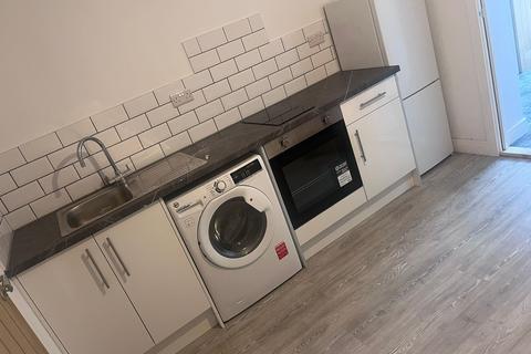 1 bedroom apartment to rent, Ilmington Close, Redditch, B98