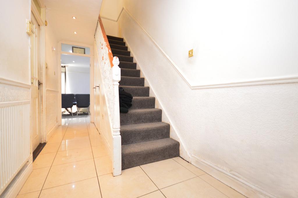 Apartment in London, St John's Estate, Isle of Dogs - View 2