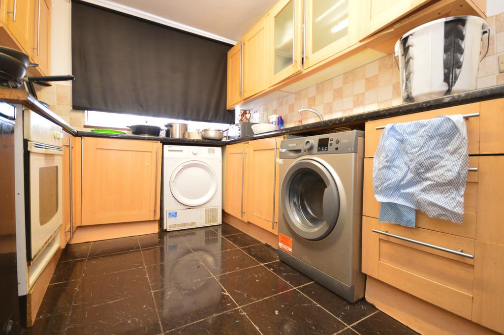 Apartment in London, St John's Estate, Isle of Dogs - View 3