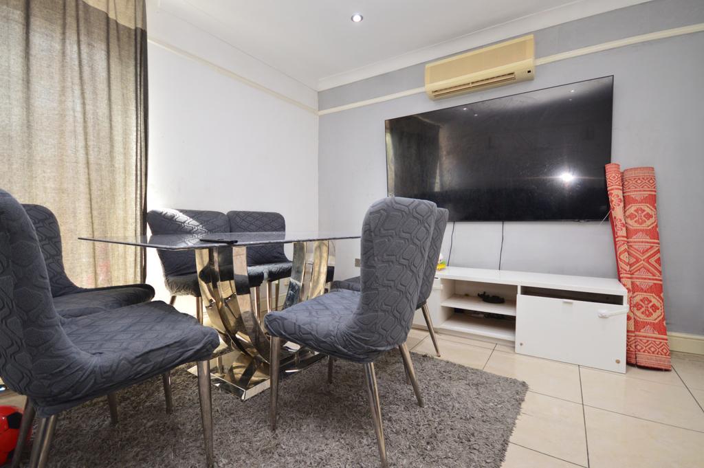 Apartment in London, St John's Estate, Isle of Dogs - View 4