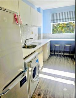 2 bedroom apartment for sale, Pine Tree Lodge, 7 Durham Avenue, Bromley, Kent, BR2