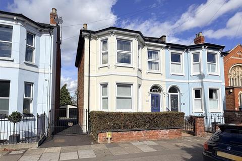 4 bedroom semi-detached house for sale, Gloucester road,