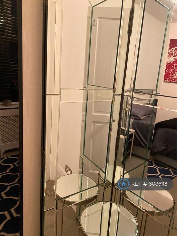 Apartment in Kingston Upon Thames - View 4