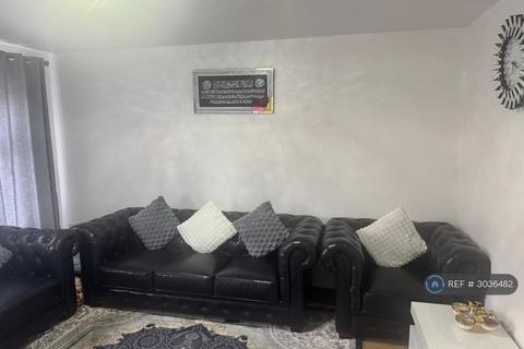 2 bedroom terraced house to rent, Garrison Close, Hounslow, TW4