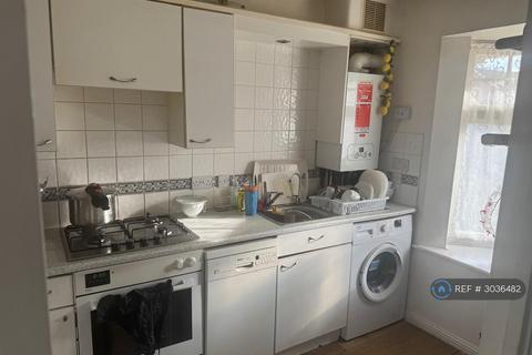 2 bedroom terraced house to rent, Garrison Close, Hounslow, TW4