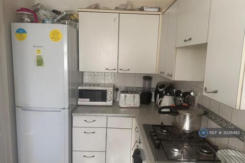 2 bedroom terraced house to rent, Garrison Close, Hounslow, TW4