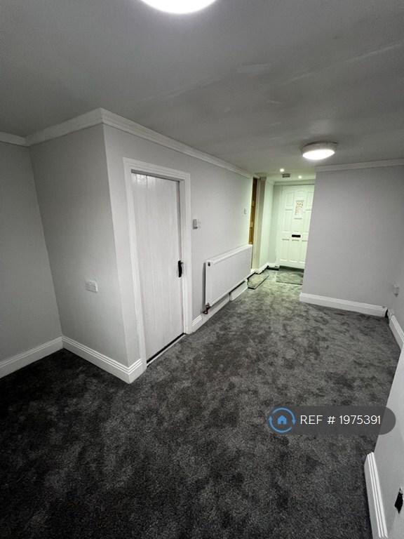 House in West Drayton - More