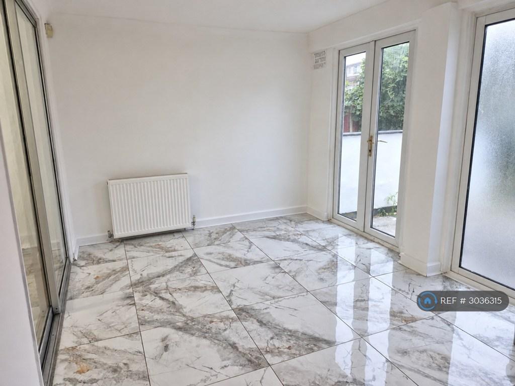 House in Romford - More