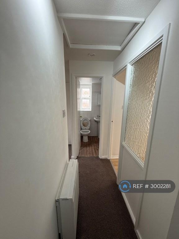 Apartment in Northolt - View 2