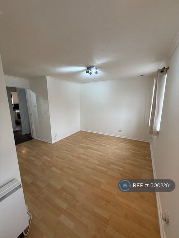 Apartment in Northolt - View 4