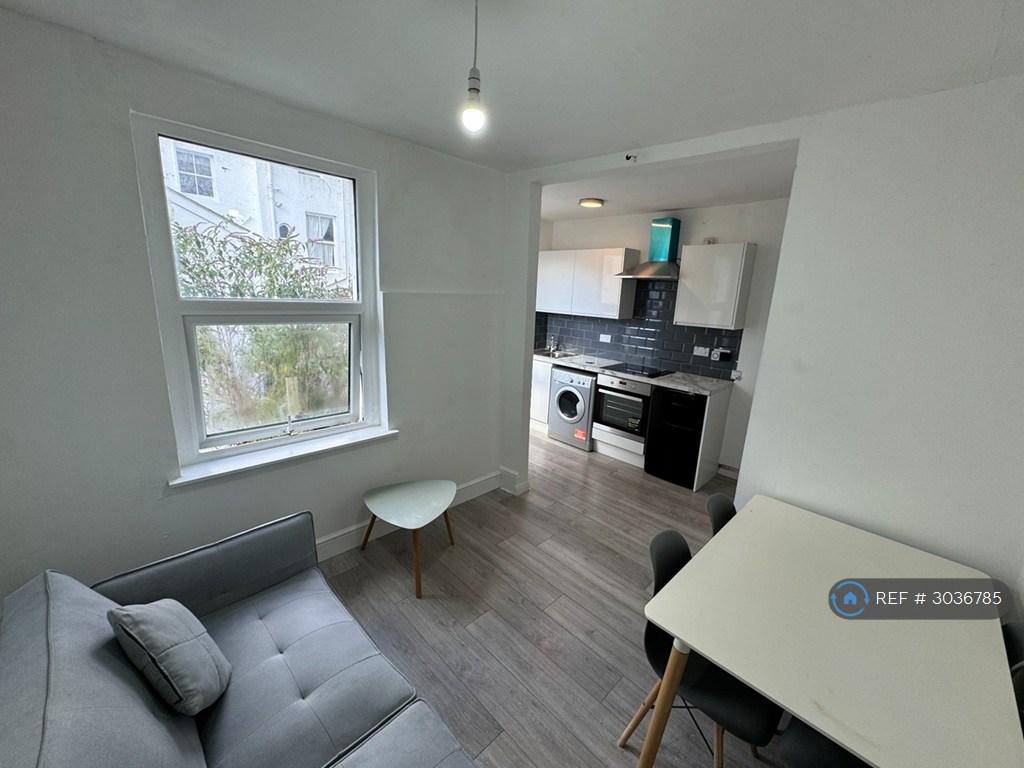Apartment in Brighton - View 3