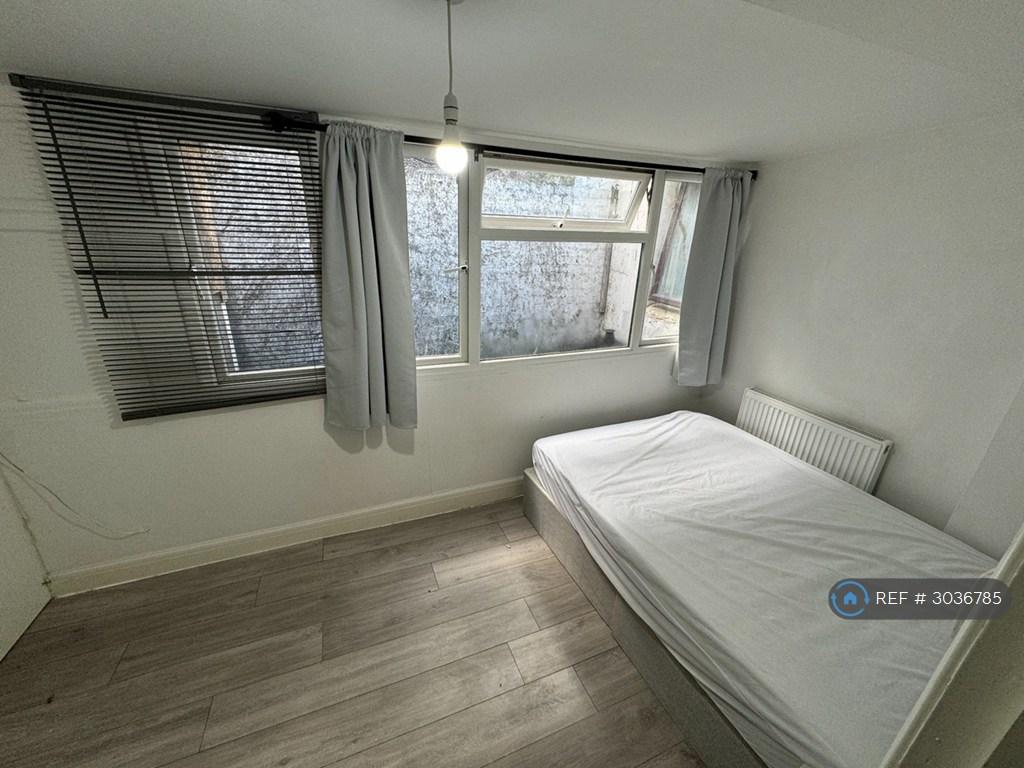 Apartment in Brighton - View 4
