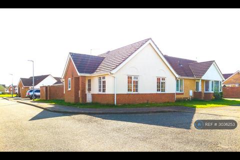 2 bedroom bungalow to rent, Robin Mews, Wisbech, PE13