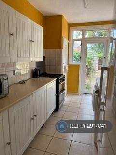 3 bedroom terraced house to rent, Ellerdine Road, Hounslow, TW3