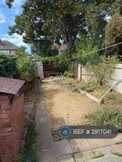 3 bedroom terraced house to rent, Ellerdine Road, Hounslow, TW3
