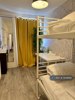 Studio to rent, Oriental Place, Brighton, BN1