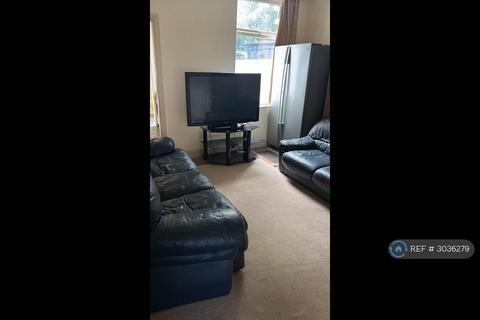 3 bedroom terraced house to rent, Clarendon Park Road, Leicester, LE2