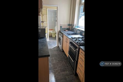 3 bedroom terraced house to rent, Clarendon Park Road, Leicester, LE2