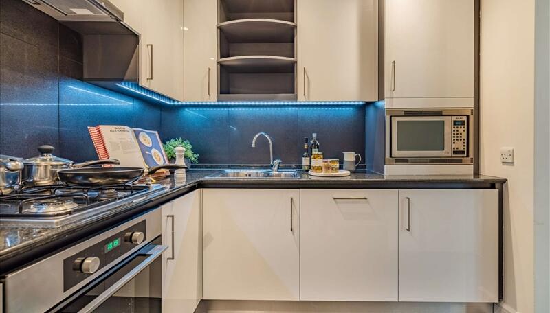 Apartment in London, Canary Wharf - View 3
