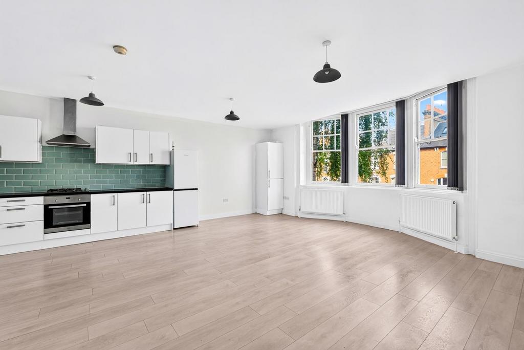 Apartment in Teddington - View 2