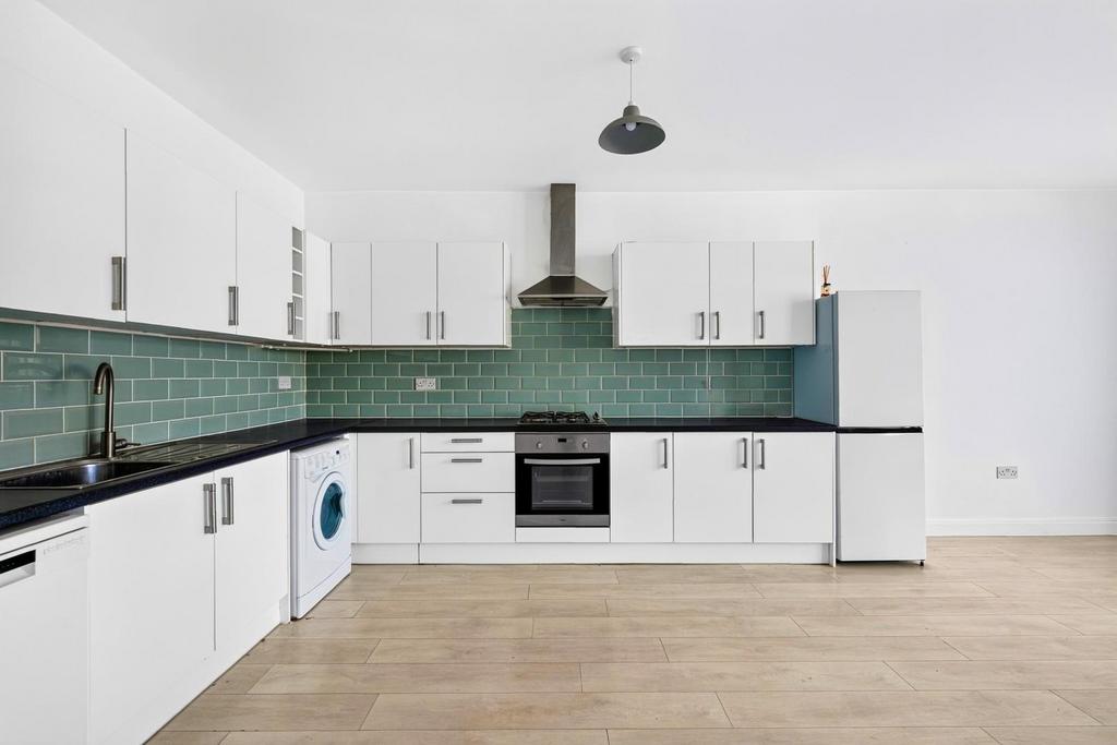Apartment in Teddington - View 3