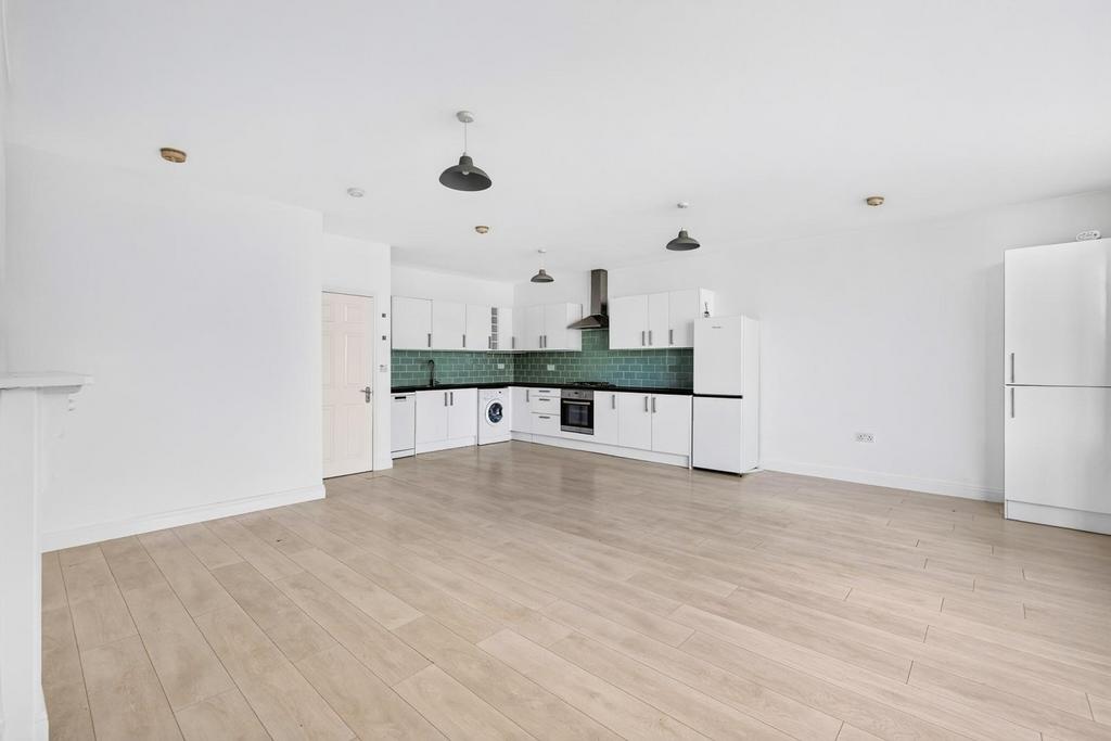 Apartment in Teddington - View 4