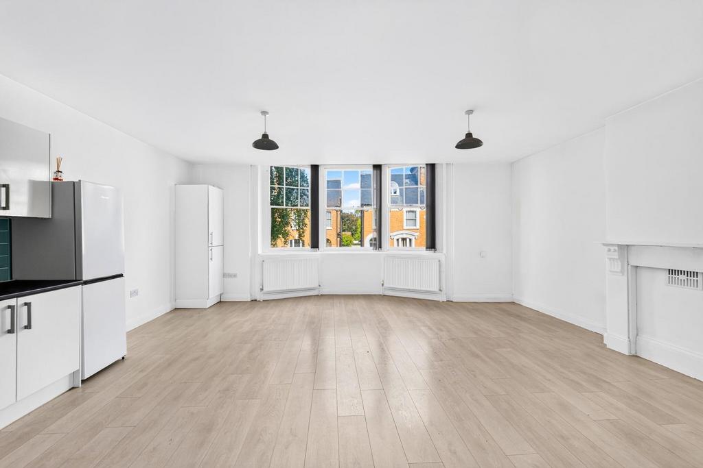 Apartment in Teddington - View 5