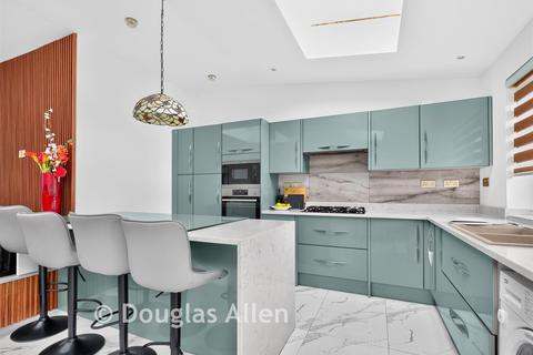 4 bedroom semi-detached bungalow for sale, Crownhill Road, Woodford Green IG8
