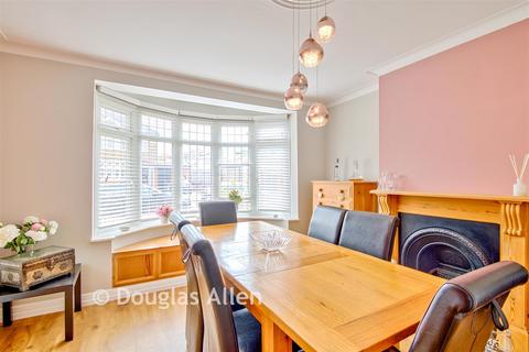 4 bedroom semi-detached house for sale, Glamis Drive, Hornchurch RM11