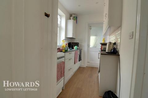 3 bedroom semi-detached house to rent, Grayson Drive, LOWESTOFT