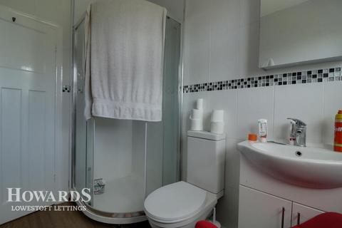 3 bedroom semi-detached house to rent, Grayson Drive, LOWESTOFT
