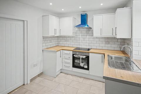 2 bedroom cottage for sale, Main Road, Maesycwmmer, Hengoed, CF82 7RP