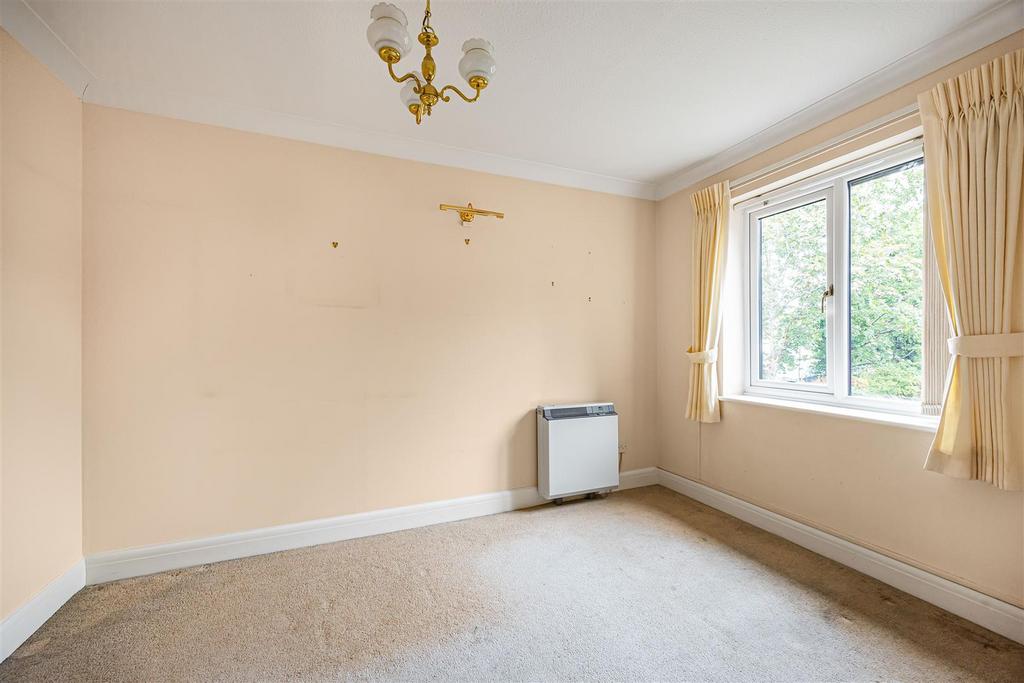 House in Reading, Emmer Green - View 3