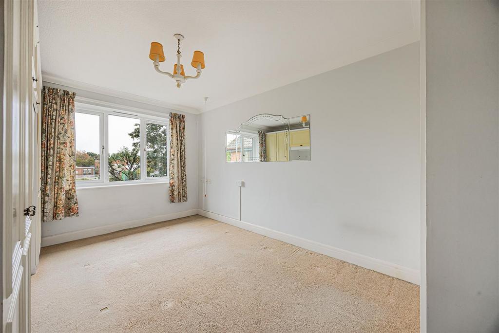 House in Reading, Emmer Green - More