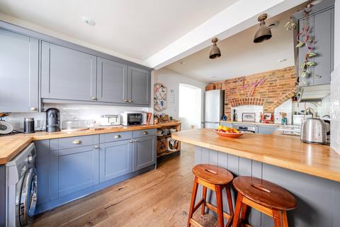 4 bedroom end of terrace house for sale, Woodside Road, Chiddingfold, GU8