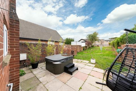 2 bedroom detached house for sale, Manor Road, Ossett, WF5