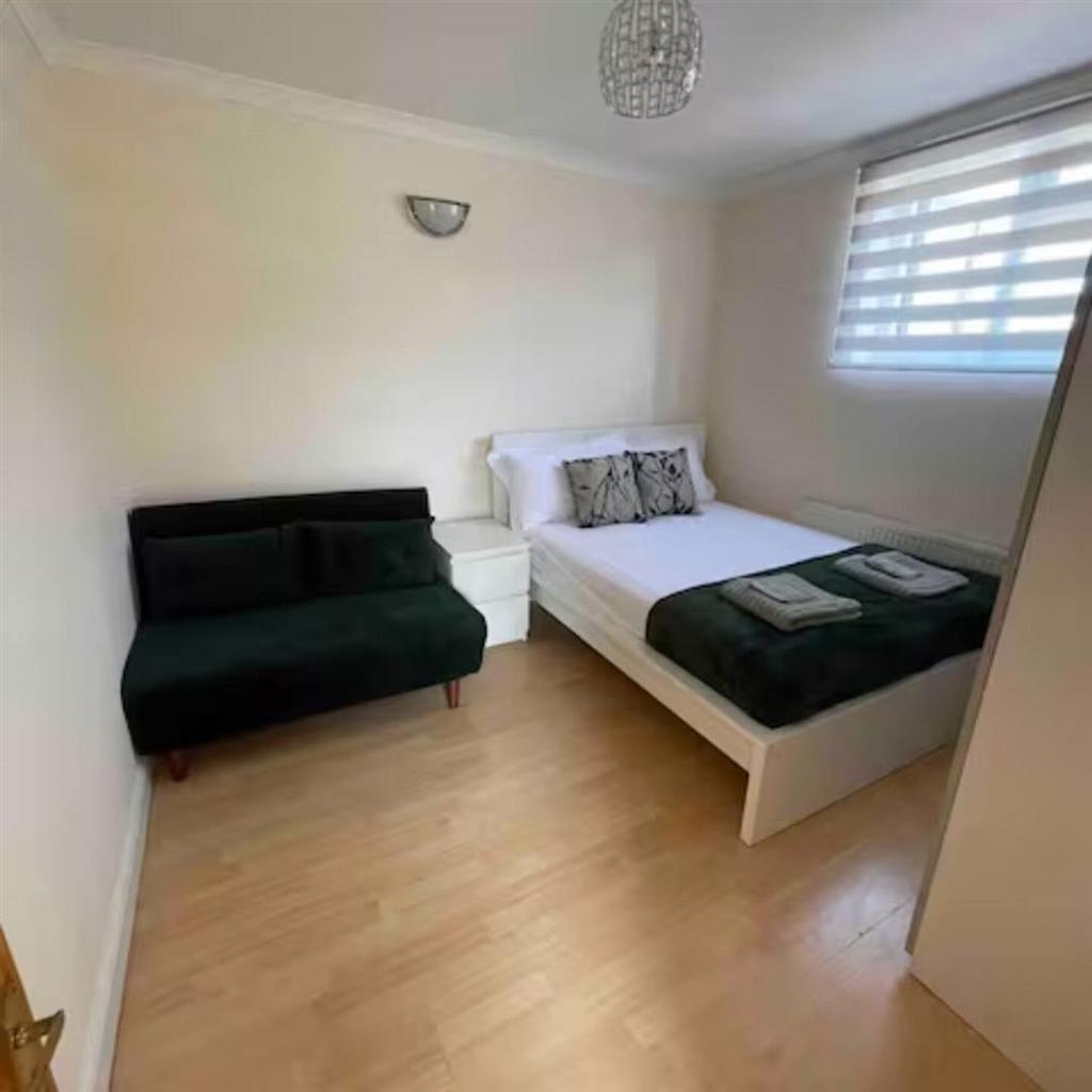 Apartment in Greater London - View 2