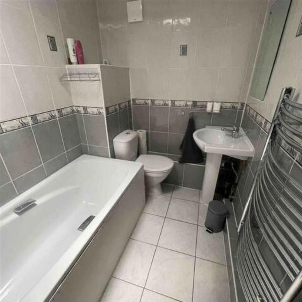 Apartment in Greater London - View 4
