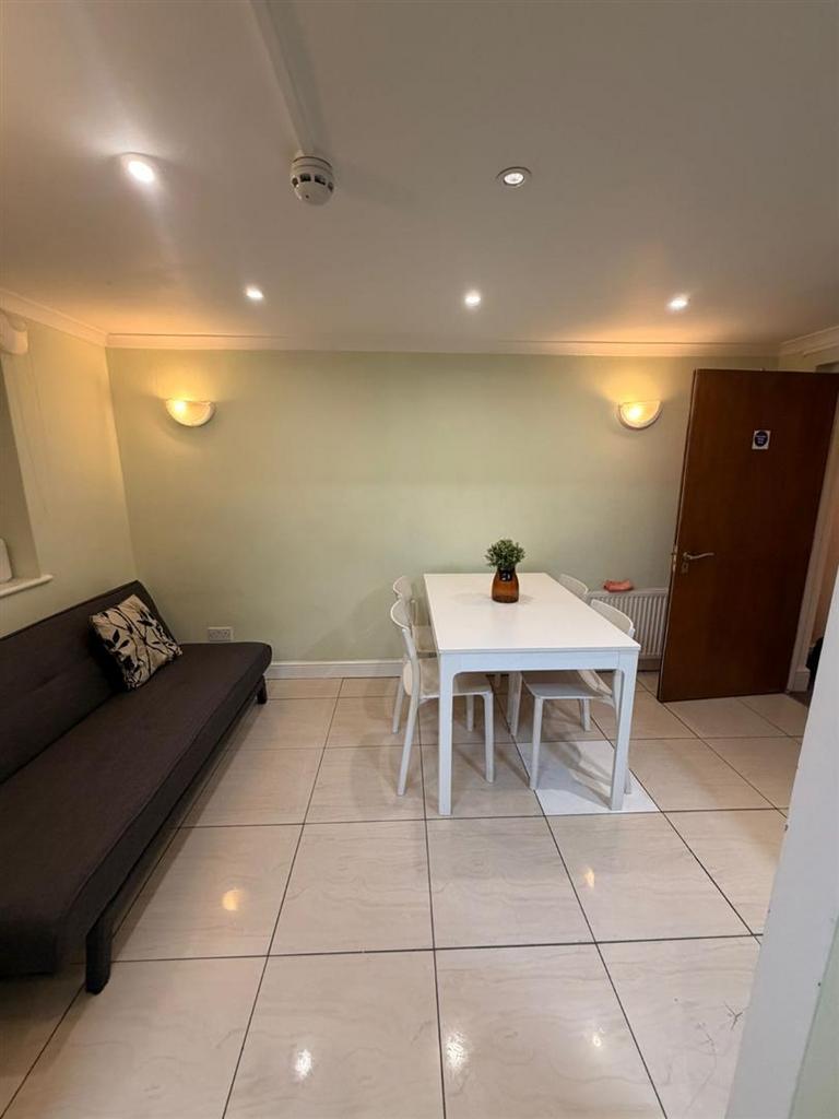 Apartment in Greater London - View 5