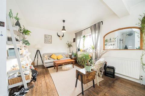 2 bedroom flat to rent, Bevenden Street, London N1